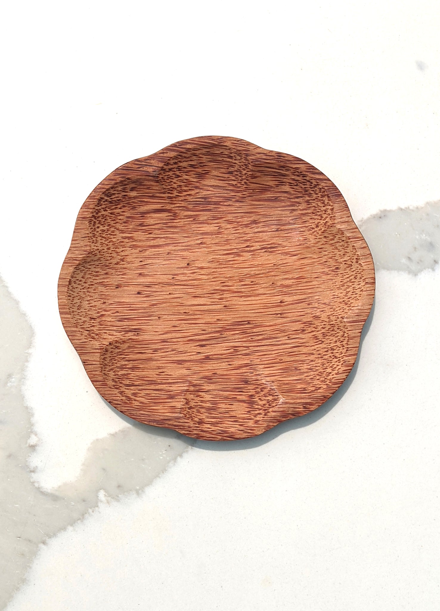 Round coconut wood platter